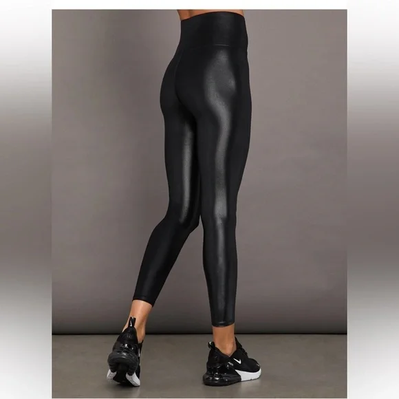 Carbon38 Black Legging in Takara Shine - Picture 2 of 8